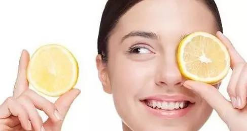 抽煙牙齒黃怎么變白，快速去除煙漬小妙招