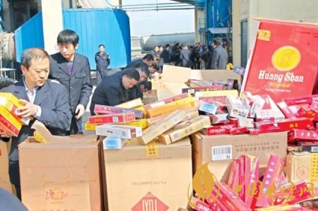 無(wú)證倒賣香煙屬于違法行為 柳州一男子倒賣假煙被拘捕